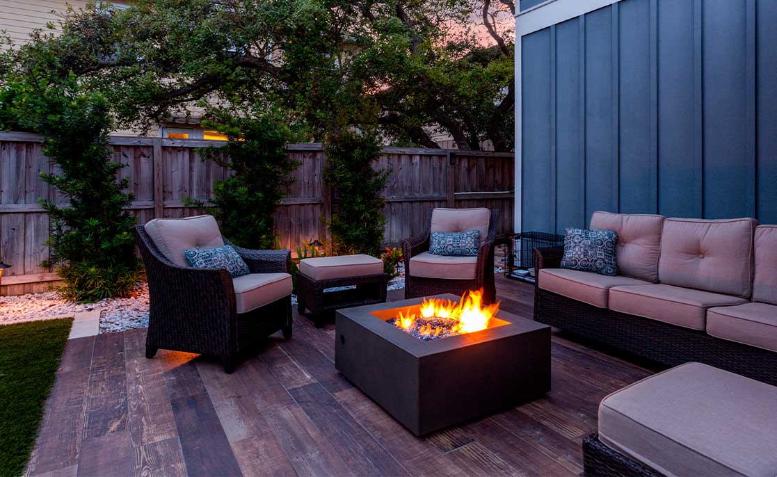 Cozy patio featuring a fire pit surrounded by comfortable couches, perfect for outdoor gatherings in Texas.